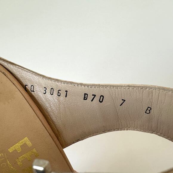 Vintage Salvatore Ferragamo Gancini Leather Strap Heel Sandal Size 7 B - Picture 13 of 16